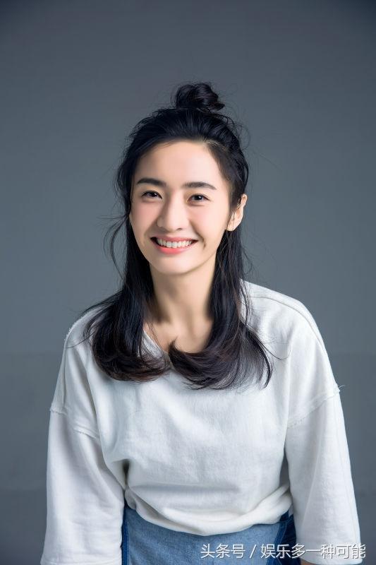 《人民的名义》的新晋小花何昕霖 写真清新淡雅惹人喜爱