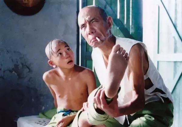 一生饰演配角、丑角，高俅形象堪称经典，老戏骨内心善良德艺双馨