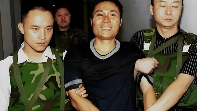 重庆扫黑局长文强，霸凌警员强逼女明星，最后被执行死刑