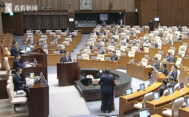 火药味十足！韩国朝野双方在国会互相指责高声争吵