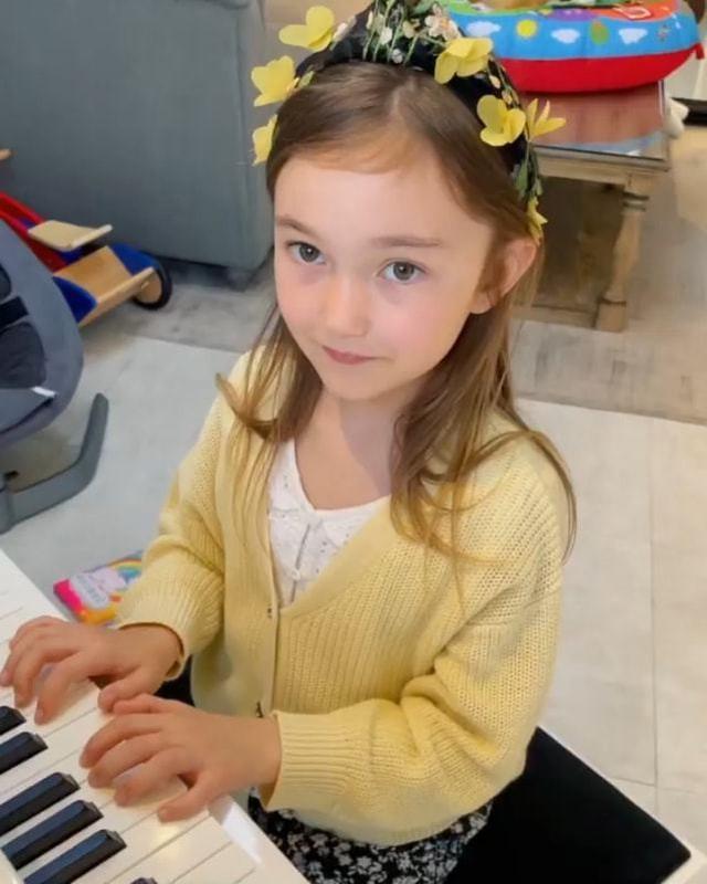 裘德洛:曾帅到掉渣,如今52岁油到不能看,6个孩子只有女儿像他