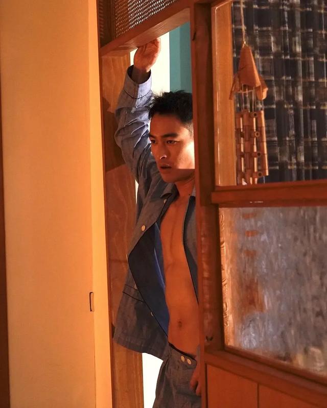 《今夜一起为爱鼓掌》治疗师与新娘的情爱探索，寻找爱的救赎