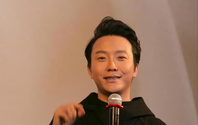 传奇花旦”李玉刚的成名史，艳比妖姬却皈依佛门，他经历了什么