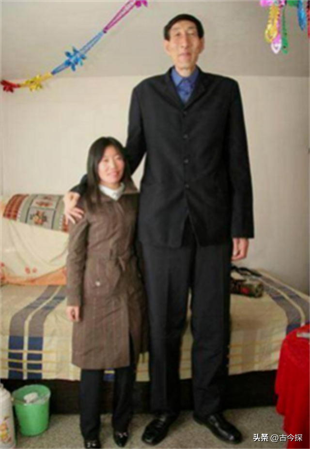 中国巨人鲍喜顺，晚年爱妻不顾生死为他诞下一子，爱情最初模样