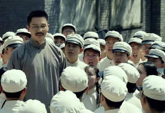 连续8天都拿下冠军，《1921》凭什么能让人“痴迷”？