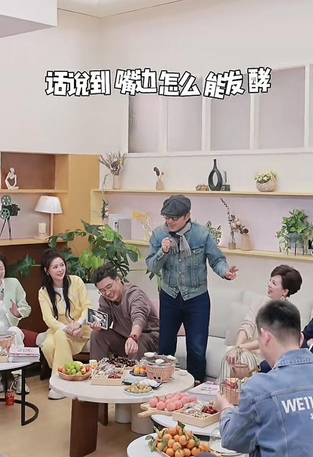 汪涵和仇晓坐一起不敢对视，马可看yoyo眼神拉丝，肢体细节不骗人