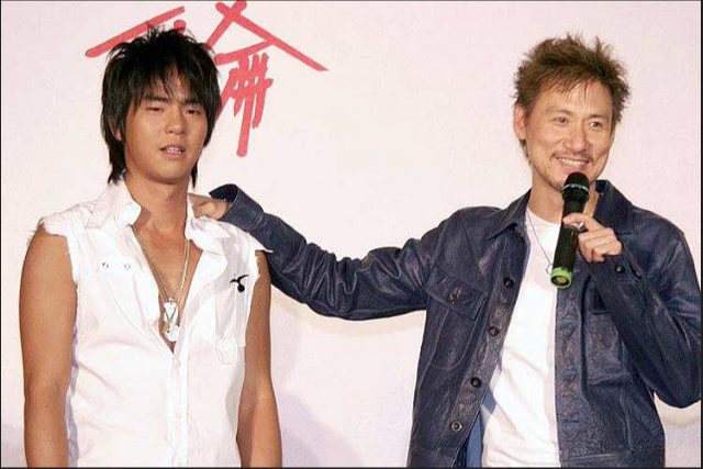 “大哥”柯受良去世18年后，刘德华、张学友照顾其妻儿怎样了？