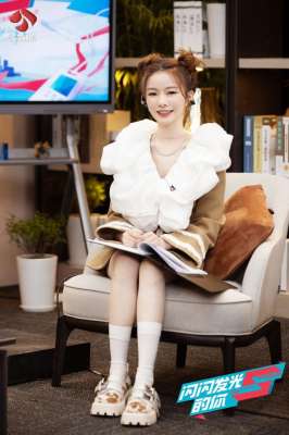 陈卓璇微博(站在更高处闪耀硬糖少女303陈卓璇《闪闪发光的你》围观金融行业)