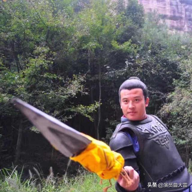 影星曲大雷现身浙江宁波象山影视城