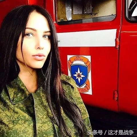 肤白貌美大长腿，战斗民族出美女，揭开俄罗斯女兵神秘的面纱