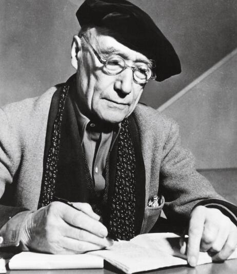 一生离经叛道，同性恋、恋童癖、无性婚姻，但最终选择了回归家庭