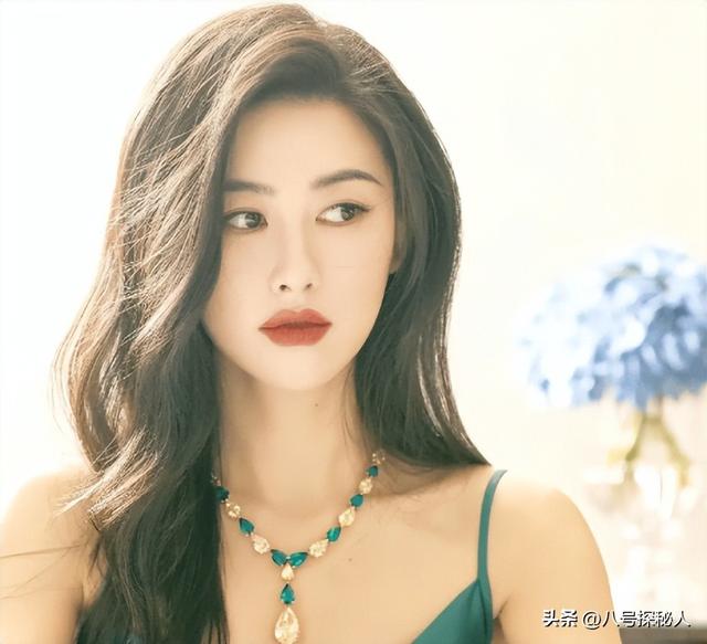 身价过百亿,坐拥北京一条街出门私人飞机,京圈内的富婆都有谁?