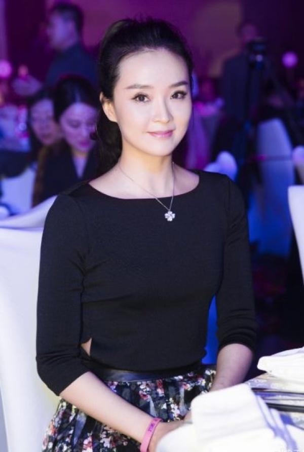 王艳终究是老了！高清镜头露真实状态，这才是45岁该有模样