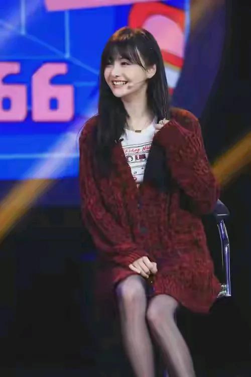 2.99亿债务下的挣扎:郑爽代孕复出后的迷局