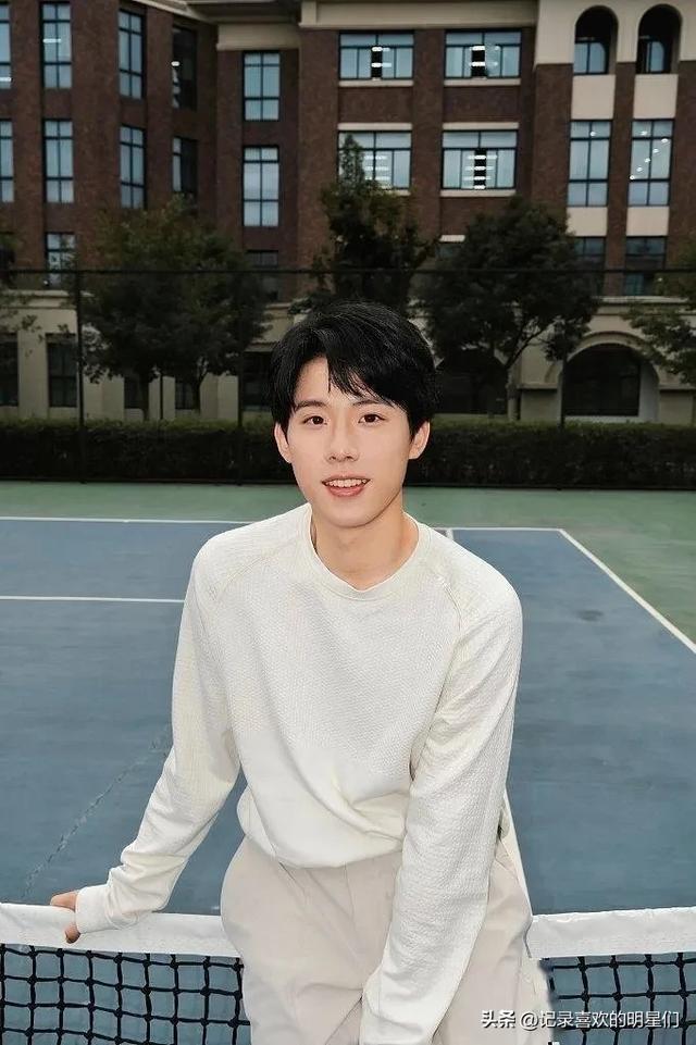 00后男演员：周奇阳光帅气迷人十足，演技也不错！