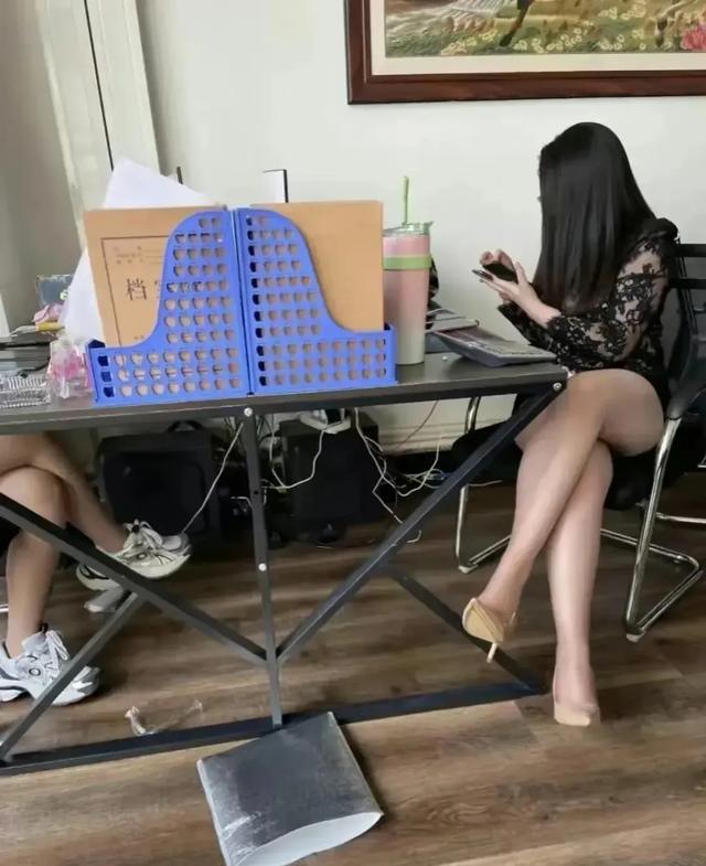 妙语连珠，舞动才情，揭秘默剧大师的魅力世界