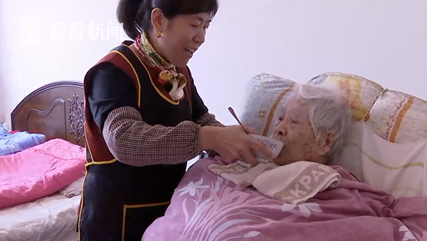 将心比心！保姆妈妈患病 雇主成全孝心：接来一起照顾吧