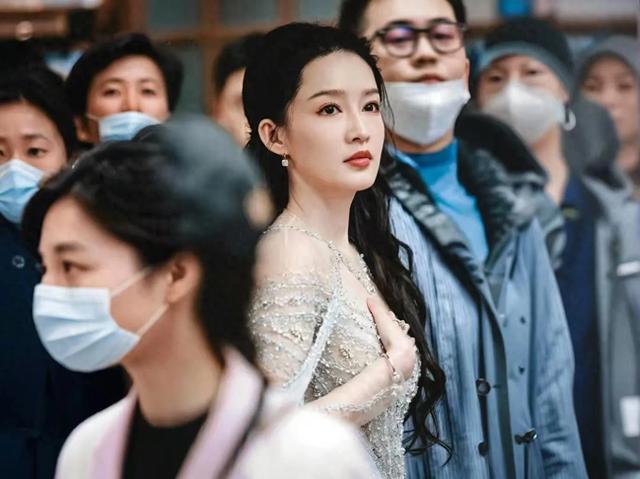 惊爆！李沁竟与前男友险结连理，背后隐情大揭秘