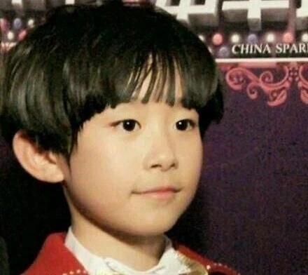易烊千玺妈妈:曾是打工妹,为培养儿子辞工作,被丈夫吵、邻居笑