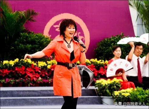 王刚的3个女人：与小20岁娇妻很幸福，前妻成方圆如今怎样了？