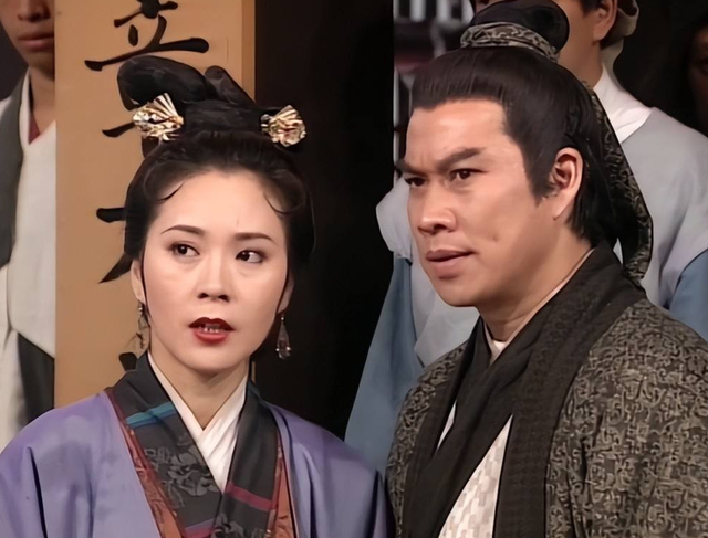 难怪黄蓉选择同归于尽，你看襄阳城破后，她沦为何人的玩物？