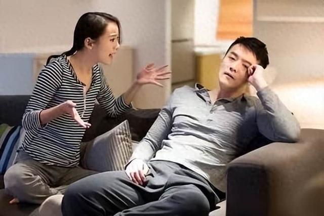 留守妇女与未婚男邻居的秘密情事：白天邻居，夜晚夫妻