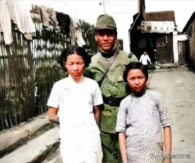 1940年,日军禁止公开的照片,一名慰安妇女孩表情呆滞,命运难测