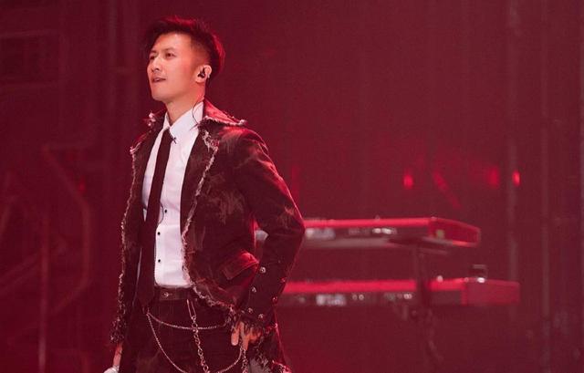 谢霆锋身家遭台媒大起底，坐拥10亿财产，却疑因王菲遭儿子埋怨？