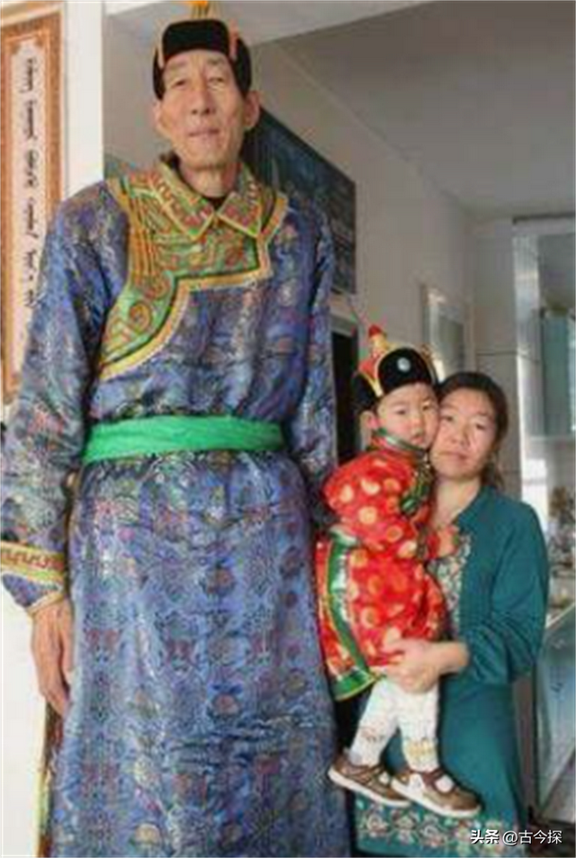 中国巨人鲍喜顺，晚年爱妻不顾生死为他诞下一子，爱情最初模样