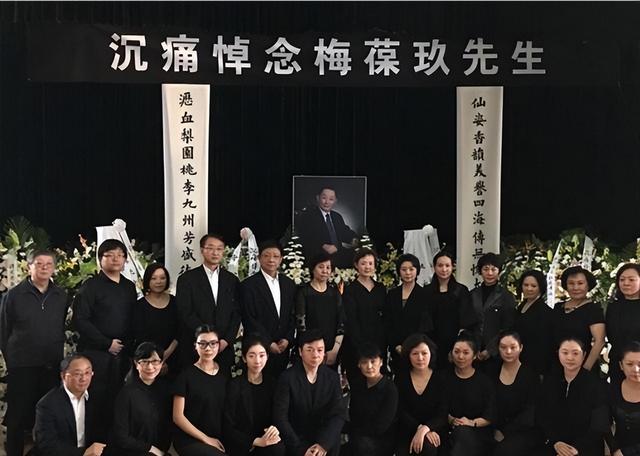 传奇花旦”李玉刚的成名史，艳比妖姬却皈依佛门，他经历了什么