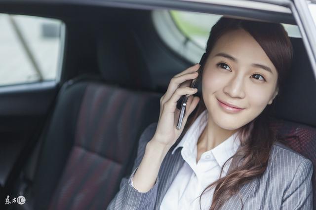 小说：流落荒岛，他的勤快和付出，竟令女上司想在荒岛呆一辈子