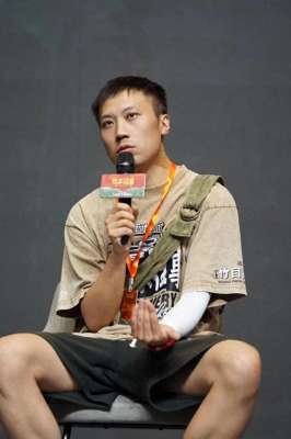 郭麒麟新剧(郭麒麟吴镇宇新剧《边水往事》开播，导演算：用片头小彩蛋留住观众)