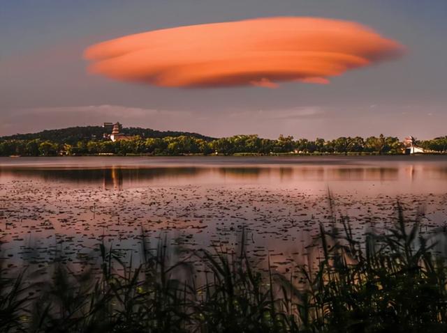 时空之门？北京上空出现神秘光环，周围闪着白光，怎么出现的？