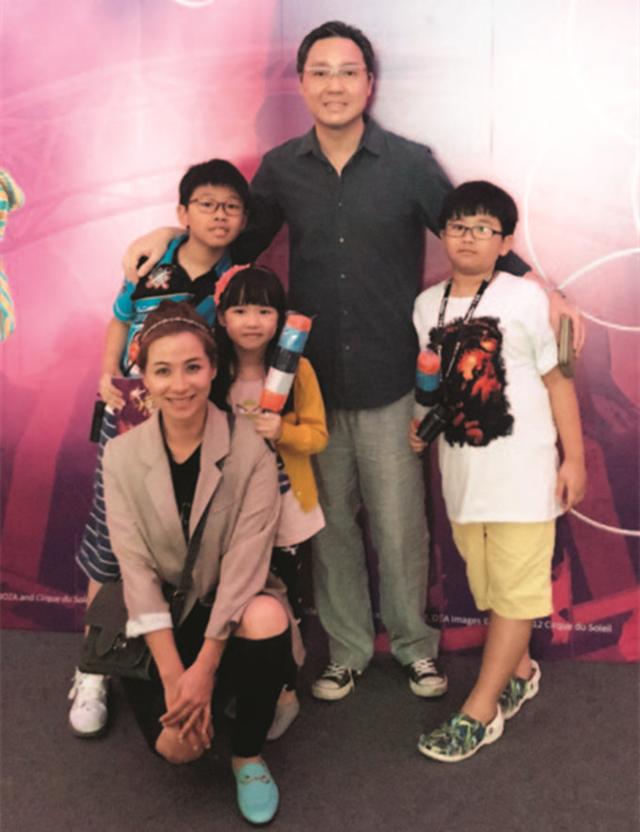 46岁港星麦家琪内地自驾游，开豪车行驶350公里，男友人自愧不如