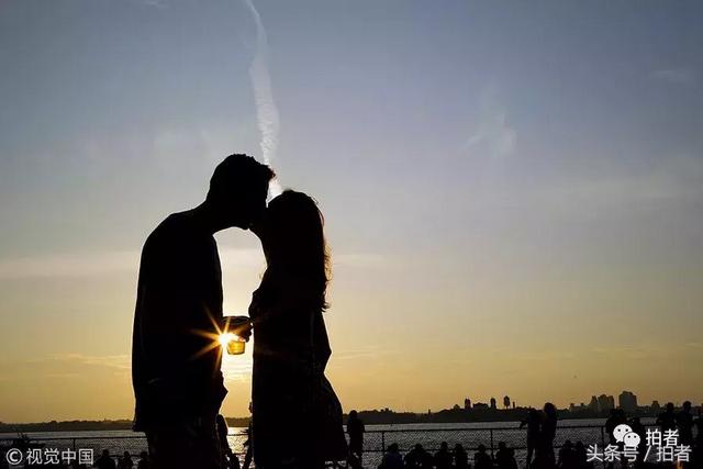 世界接吻日:街头热吻的TA们