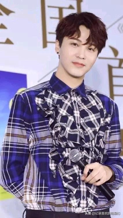 孟瑞自带贵族气质，阳光帅气迷人十足。演技精湛，才华横溢！