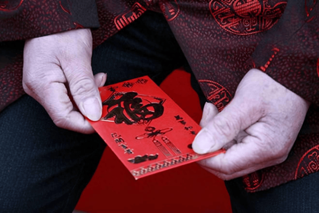 留守妇女与未婚男邻居的秘密情事：白天邻居，夜晚夫妻