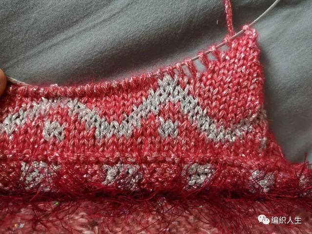 少女风改版华丽风：毛茸茸女士棒针大圆领阔袖套头毛衣（有编织图解）