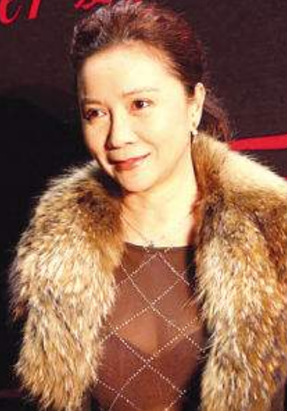 蔡明之子丁丁:36岁还未婚,是蔡明的骄傲也是她的心病