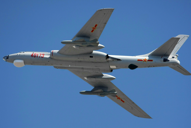 中国轰6：全球现存规模最大的战轰！“六爷”还能再战多长时间？