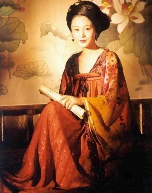 丫鬟相就别硬演公主了，让这6位女星告诉你，“金枝玉叶”是啥样