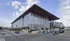 XXx69视频(美国警员偷拍69名同事洗澡获刑6年 因穿鞋被发现)