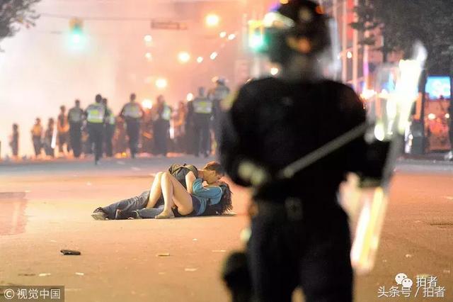 世界接吻日:街头热吻的TA们