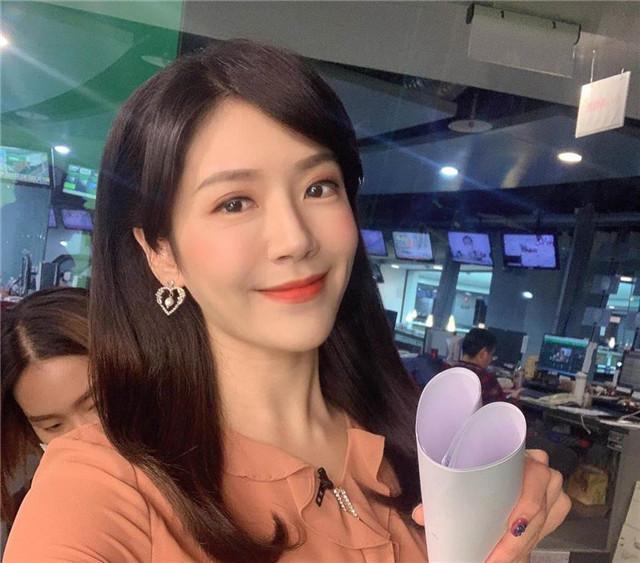 女主持郑亦真承认当小三，还传有亲密视频曝出，她紧急发声回应