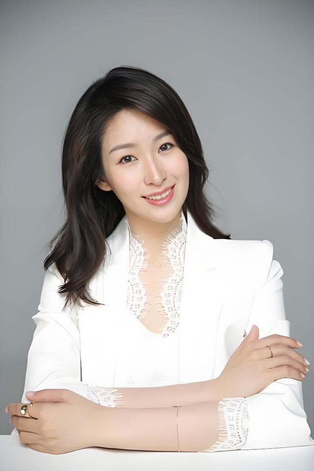 广东体育频道七大美女主持人：郑怡退休，赵天消失，央金成新一姐