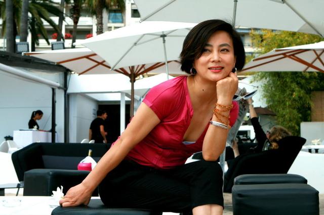 李玲玉：曾被邻居告上法庭，她一再婚就当继母