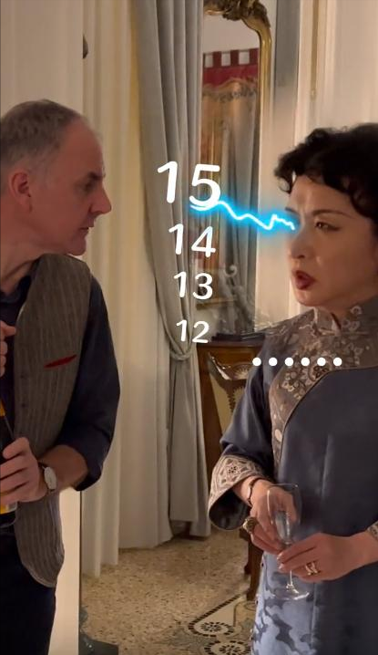 金星全家罕见亮相！21岁儿子颜值不如路人，金星穿旗袍太珠光宝气