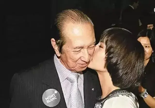 赌王最爱女儿不是何超琼，也非70岁生的何超欣，而是脾气古怪的她