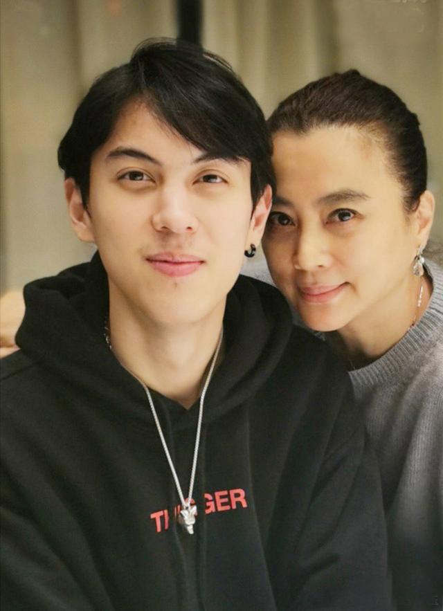 李玲玉：曾被邻居告上法庭，她一再婚就当继母