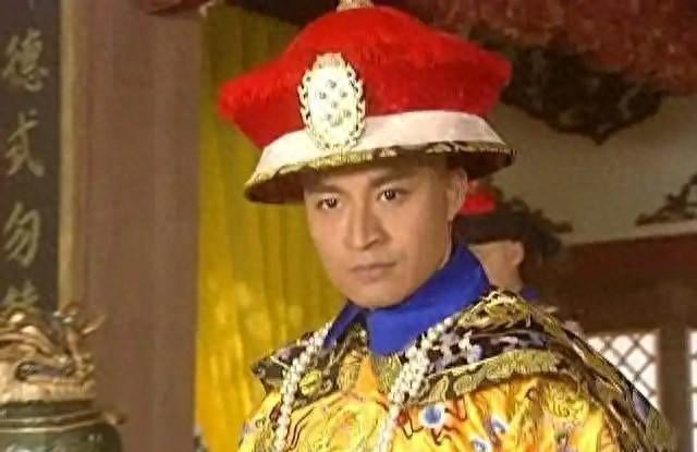 明明是同母三兄弟，多尔衮为何要亲近弟弟多铎，打压哥哥阿济格？